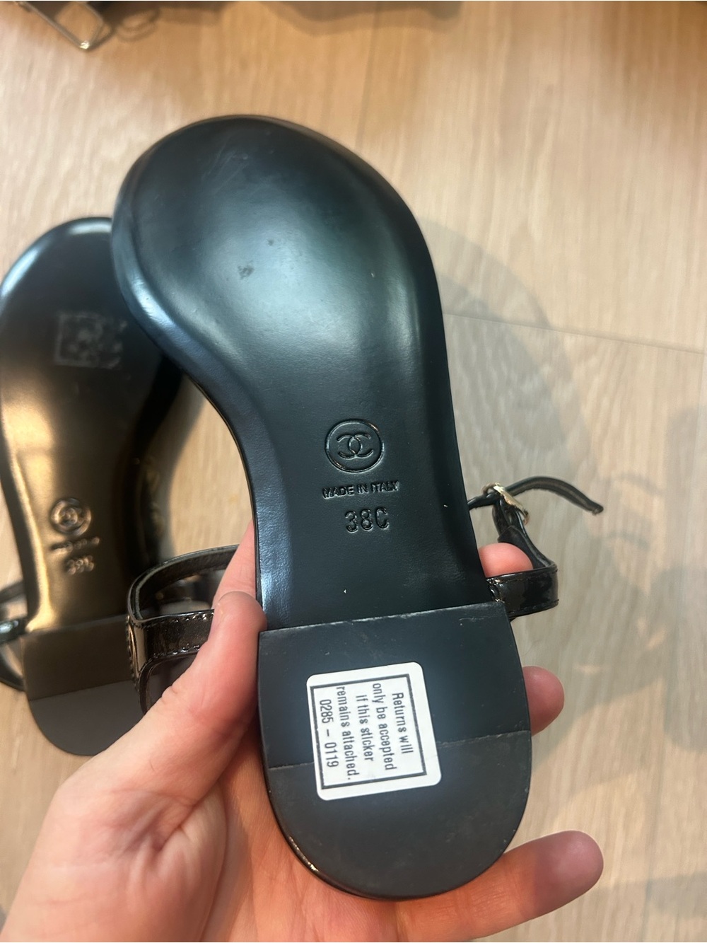 Chanel 2017 cc logo t strap sandal 38C - Picture 4 of 5